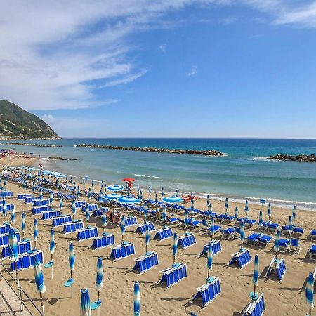 Nice Apartment In Moneglia With Kitchen Exterior foto