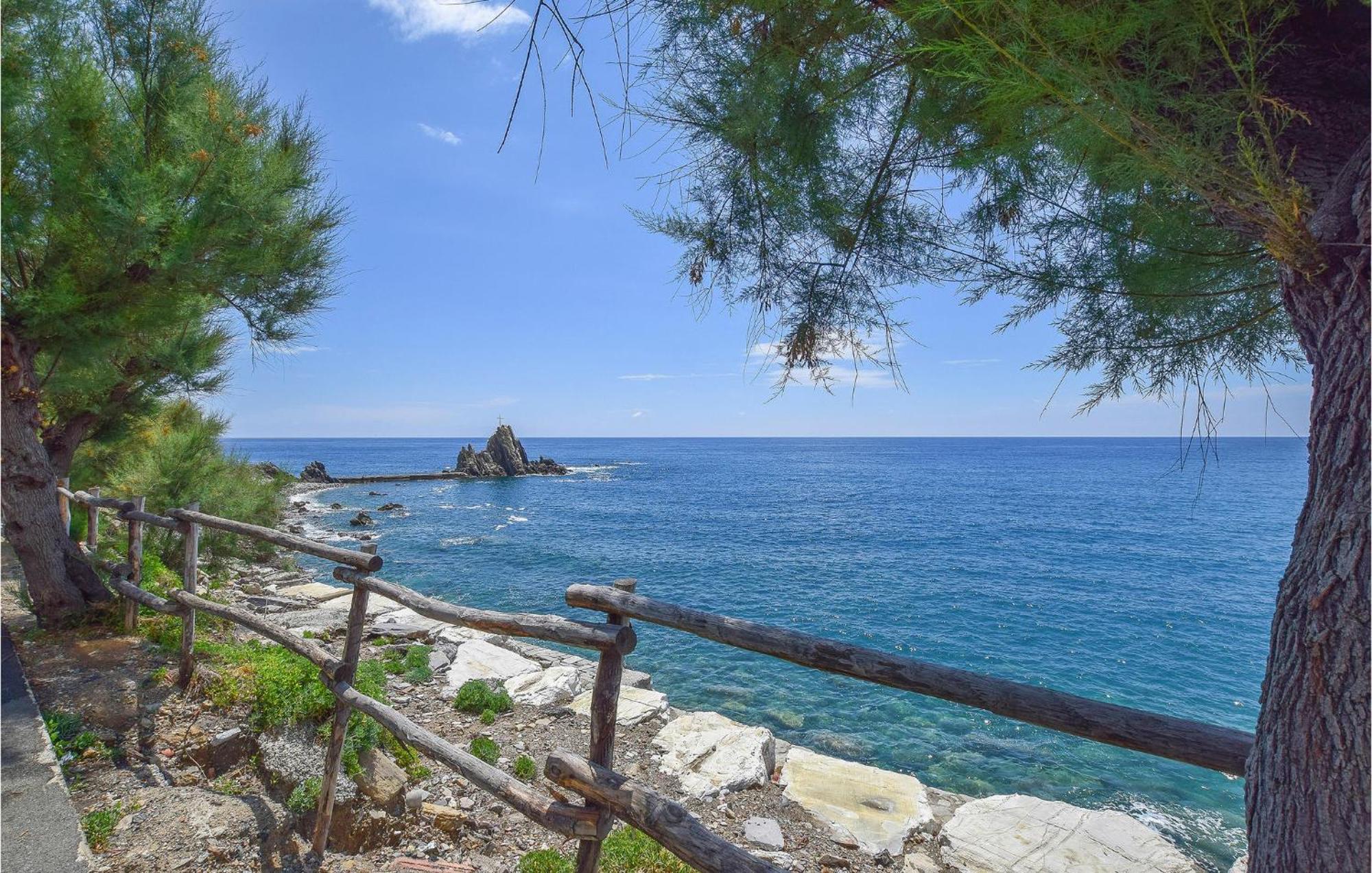 Nice Apartment In Moneglia With Kitchen Exterior foto